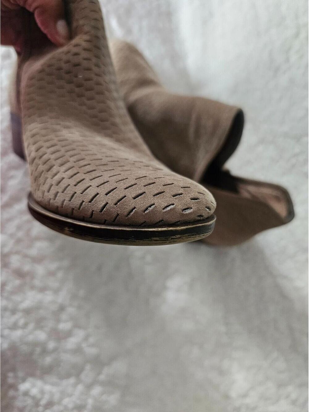 Women's Lucky Brand Leather Ankle Boots Short Slip On Size 9.5 M Beige Comfort - Picture 9 of 15
